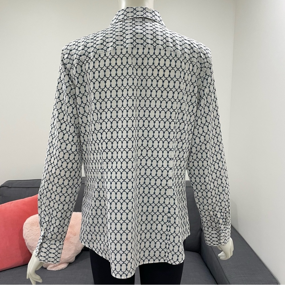 TALBOTS Wrinkle-Resistant Button Down Shirt Size 12 White & Blue Chain Print - Picture 7 of 16